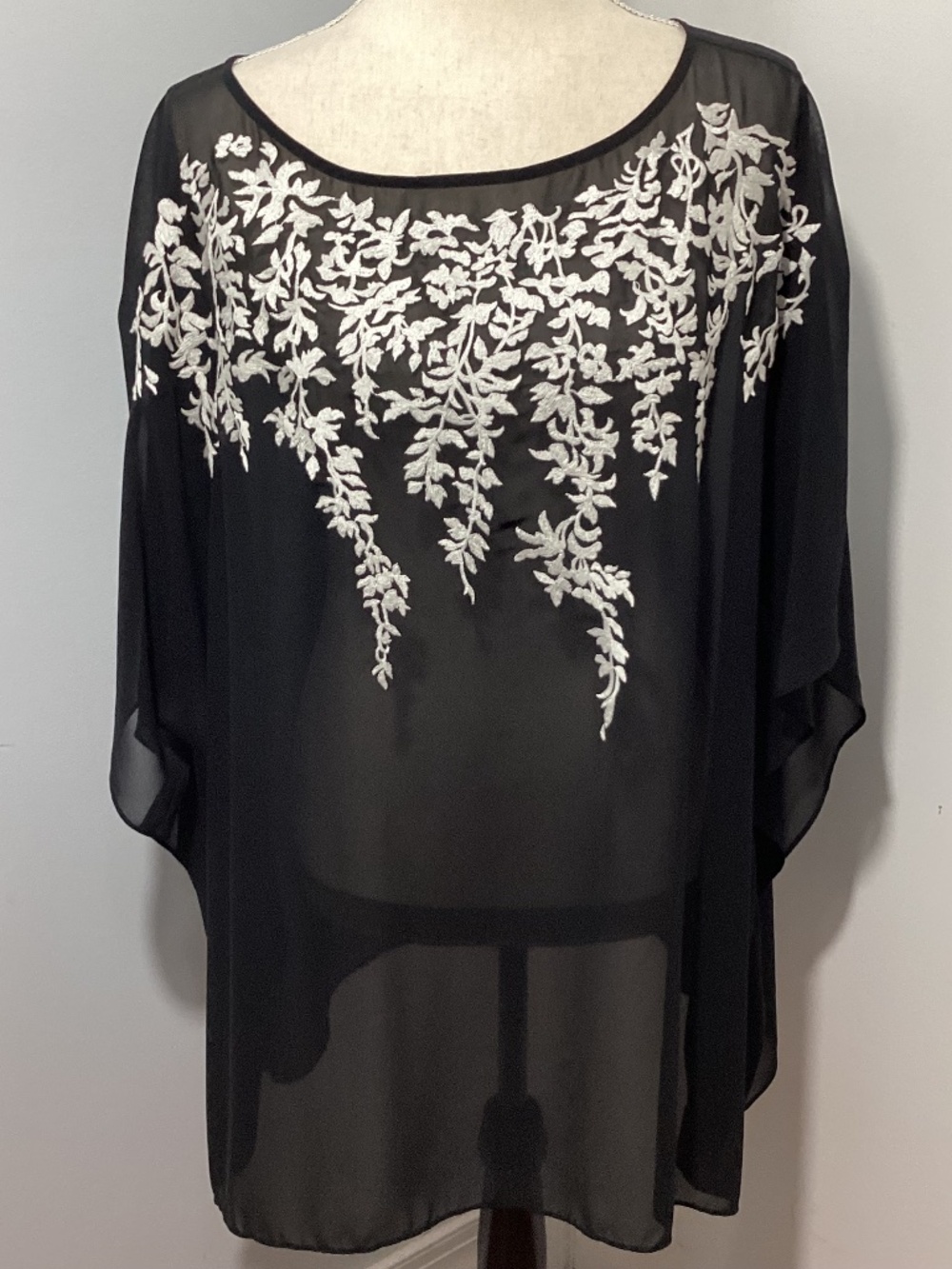BOB MACKIE WEARABLE ART 2X BLACK CHIFFON KIMONO TOP BLOUSE WHITE EMBROIDERY